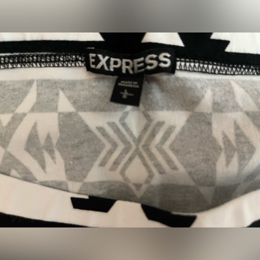 Express Geometric Skirt - Picture 2 of 3